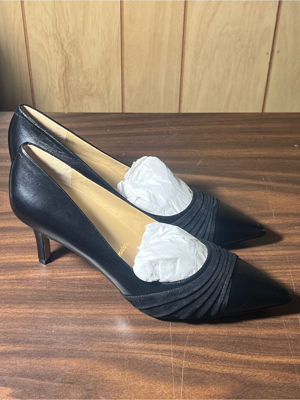 Trotters Black Pointed-Toe Mid Heel Pumps - Picture 4 of 8